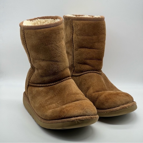 Ugg Chestnut Classic Short Boots - Picture 1 of 12